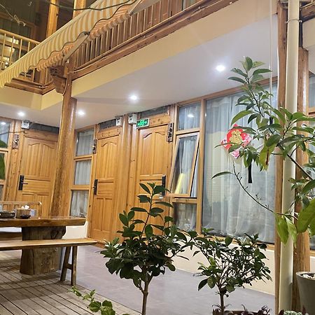 Big Tree Guesthouse - Naxi Old Style Lijiang  Eksteriør bilde