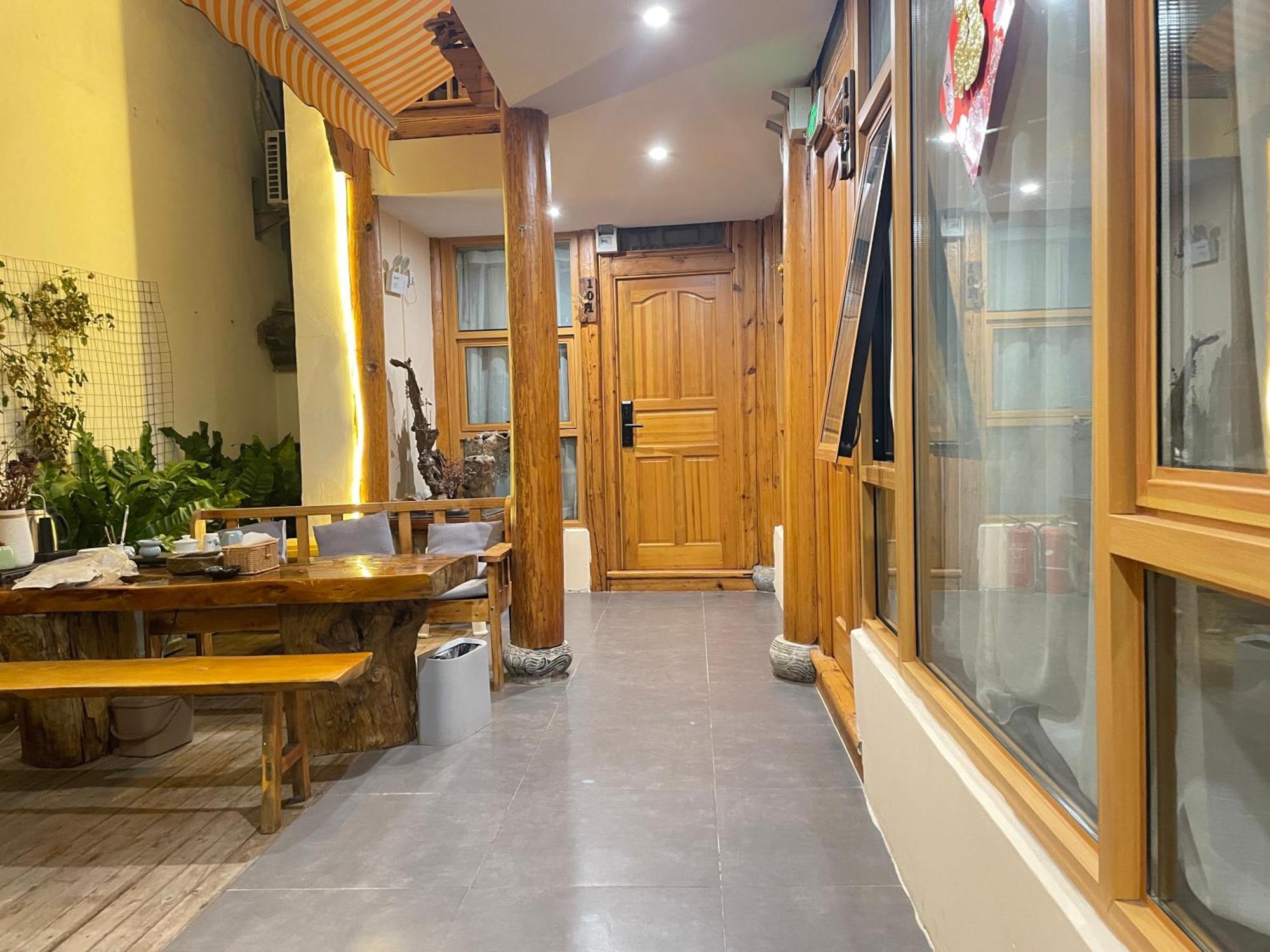 Big Tree Guesthouse - Naxi Old Style Lijiang  Eksteriør bilde