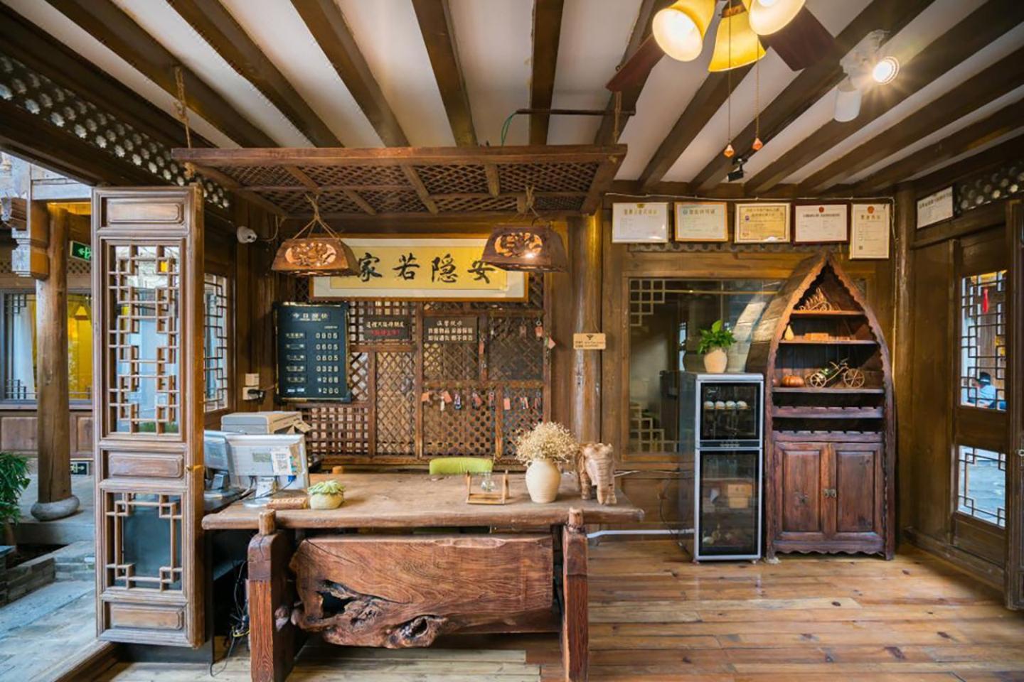 Big Tree Guesthouse - Naxi Old Style Lijiang  Eksteriør bilde