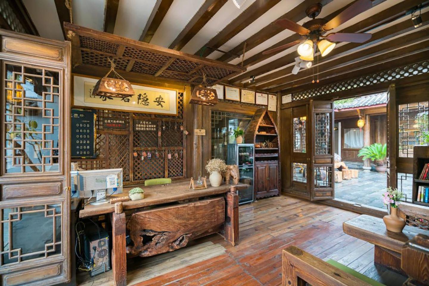 Big Tree Guesthouse - Naxi Old Style Lijiang  Eksteriør bilde